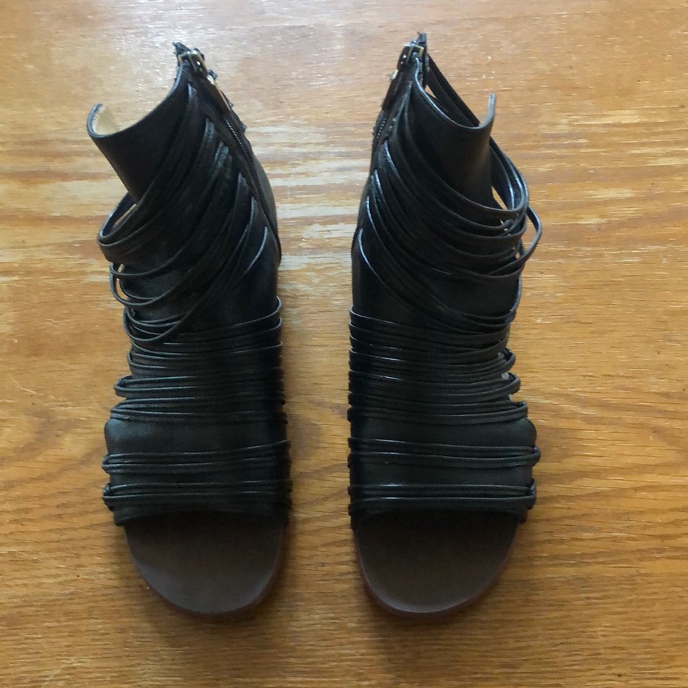 Boutique 9 leather sandals.